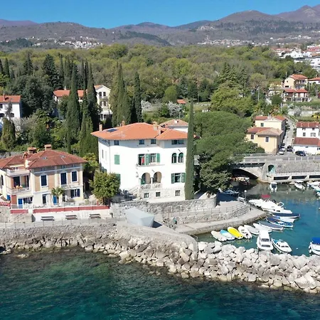 Panzió Heritage - 1st Row To The Sea Ičići