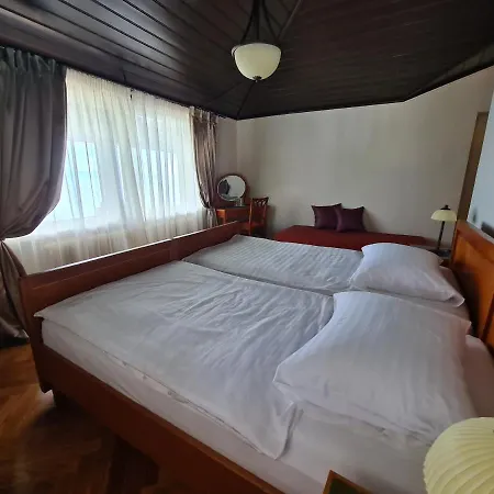 Heritage - 1st Row To The Sea Bed and breakfast