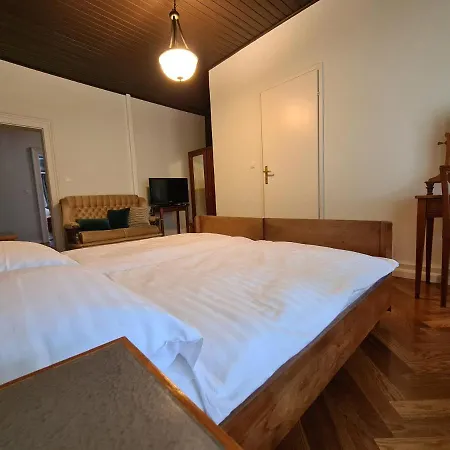 Heritage - 1st Row To The Sea Bed and breakfast *